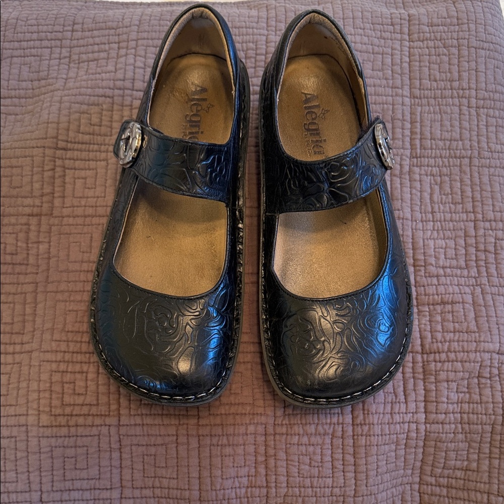 Alegria womens “Paloma” leather Embossed Black Mary Jane